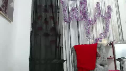 Snapshot of horny_mommy17 chatting on December 2024 11:50:02 PM armina online show from December 2024 11:50:02 PM