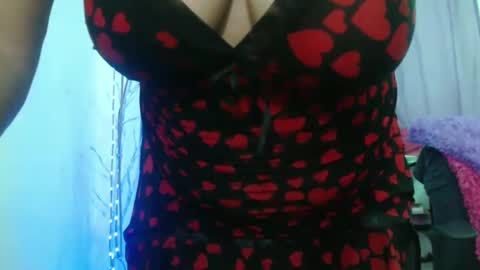 Snapshot of horny_mommy17 chatting on October 2025 10:42:01 PM armina online show from October 2025 10:42:01 PM
