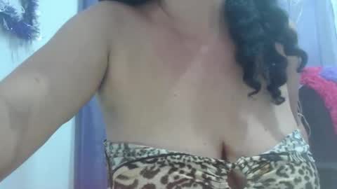 Snapshot of horny_mommy17 chatting on October 2025 08:33:02 PM armina online show from October 2025 08:33:02 PM