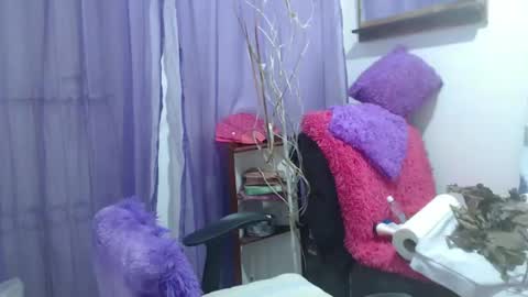 Snapshot of horny_mommy17 chatting on November 2025 03:14:02 PM armina online show from November 2025 03:14:02 PM