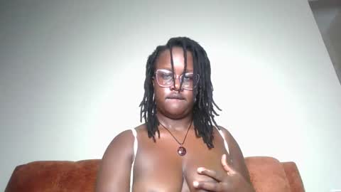 Snapshot of horny_sexxy_babe chatting on December 2025 01:23:01 AM Lucy online show from December 2025 01:23:01 AM