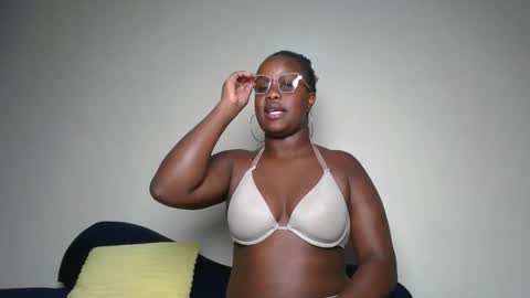 Snapshot of horny_sexxy_babe chatting on February 2026 01:32:01 AM Lucy online show from February 2026 01:32:01 AM