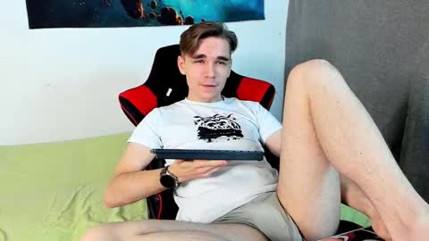 Snapshot of horny_yo chatting on February 2025 11:11:01 PM Max online show from February 2025 11:11:01 PM