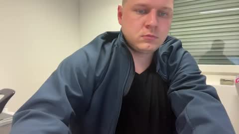 hornyboy95300 online show from December 2024 04:39:01 PM