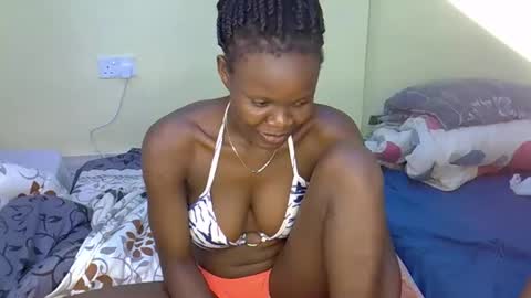 Snapshot of hornycrushy chatting on October 2025 04:24:02 AM Sea girl online show from October 2025 04:24:02 AM