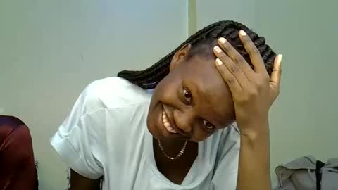 Snapshot of hornycrushy chatting on October 2025 03:56:02 PM Sea girl online show from October 2025 03:56:02 PM