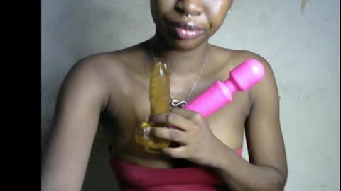 Snapshot of hornyslut_xx chatting on June 2026 07:55:01 AM Bella online show from June 2026 07:55:01 AM