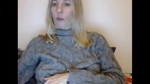 Snapshot of hornyssima chatting on December 2024 05:14:02 PM Hornyssima online show from December 2024 05:14:02 PM