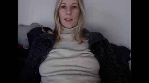 Snapshot of hornyssima chatting on January 2025 03:47:02 PM Hornyssima online show from January 2025 03:47:02 PM