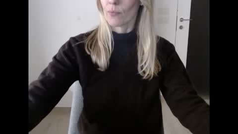 Snapshot of hornyssima chatting on December 2025 04:33:01 PM Hornyssima online show from December 2025 04:33:01 PM