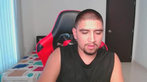 Snapshot of hot__husbands chatting on February 2025 09:15:01 PM hot__husbands online show from February 2025 09:15:01 PM