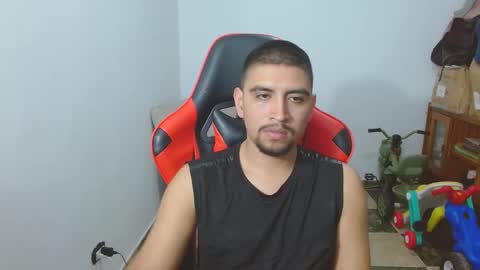 Snapshot of hot__husbands chatting on December 2025 04:09:01 AM hot__husbands online show from December 2025 04:09:01 AM