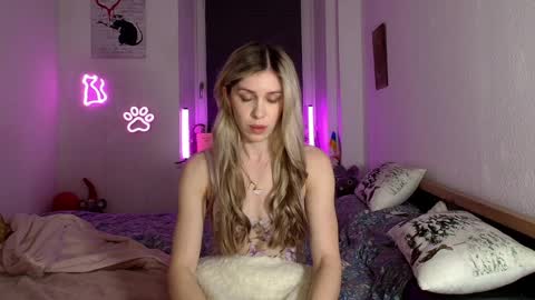 Snapshot of hot_berry69 chatting on April 2026 10:14:02 PM Dashka online show from April 2026 10:14:02 PM