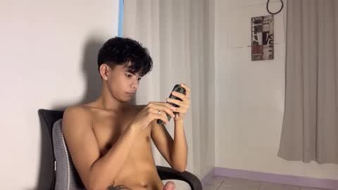 Snapshot of hot_cuteboy02 chatting on December 2025 01:23:01 AM Kim online show from December 2025 01:23:01 AM