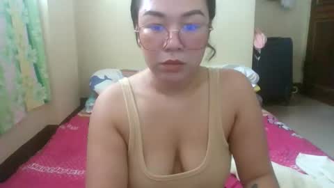 Snapshot of hot_emma1112 chatting on May 2026 01:25:01 AM hot_emma1112 online show from May 2026 01:25:01 AM