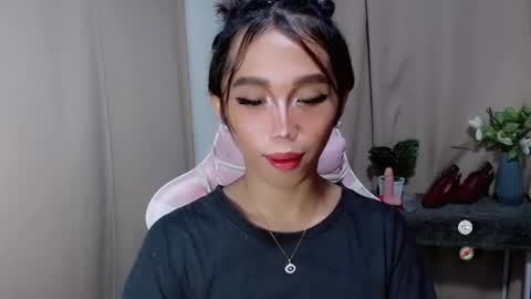Khianna online show from May 2026 12:32:02 PM