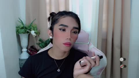 Khianna online show from May 2026 04:52:01 AM