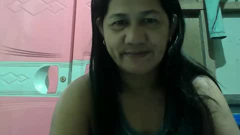 Snapshot of hot_mama09 chatting on October 2025 08:43:02 PM hotmama online show from October 2025 08:43:02 PM