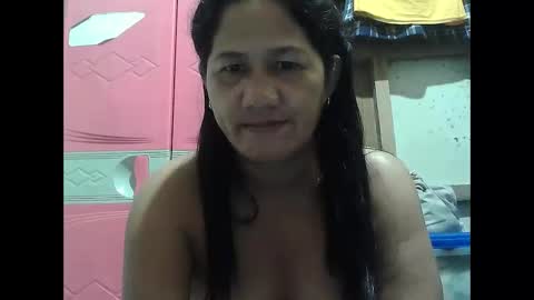 Snapshot of hot_mama09 chatting on November 2025 07:16:02 PM hotmama online show from November 2025 07:16:02 PM