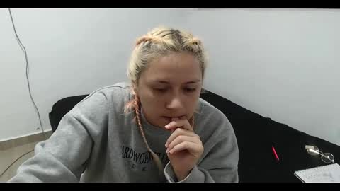 Snapshot of hot_mommymia chatting on January 2025 11:35:02 PM Mia online show from January 2025 11:35:02 PM