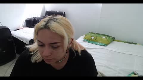 Snapshot of hot_mommymia chatting on January 2025 06:32:02 PM Mia online show from January 2025 06:32:02 PM