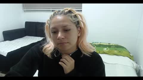 Snapshot of hot_mommymia chatting on January 2025 02:47:02 AM Mia online show from January 2025 02:47:02 AM