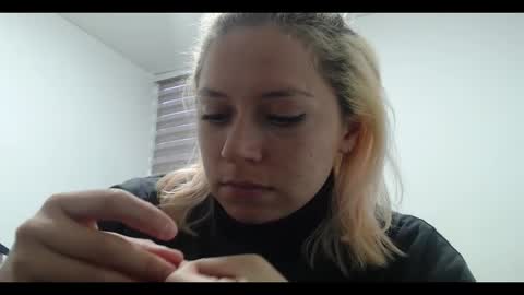 Snapshot of hot_mommymia chatting on January 2025 11:00:02 PM Mia online show from January 2025 11:00:02 PM