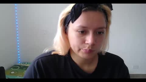 Snapshot of hot_mommymia chatting on February 2025 03:59:02 PM Mia online show from February 2025 03:59:02 PM