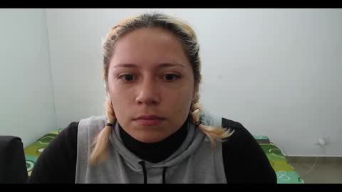 Snapshot of hot_mommymia chatting on February 2025 01:43:01 PM Mia online show from February 2025 01:43:01 PM