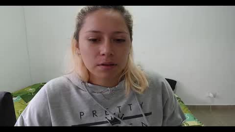 Snapshot of hot_mommymia chatting on February 2025 01:05:01 PM Mia online show from February 2025 01:05:01 PM