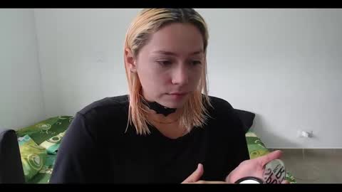 Snapshot of hot_mommymia chatting on February 2025 04:07:01 PM Mia online show from February 2025 04:07:01 PM