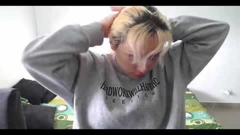 Snapshot of hot_mommymia chatting on February 2025 12:33:01 PM Mia online show from February 2025 12:33:01 PM