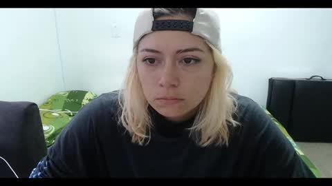 Snapshot of hot_mommymia chatting on February 2025 12:06:02 PM Mia online show from February 2025 12:06:02 PM