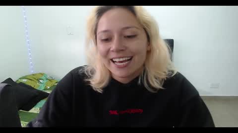 Snapshot of hot_mommymia chatting on February 2025 07:49:02 PM Mia online show from February 2025 07:49:02 PM