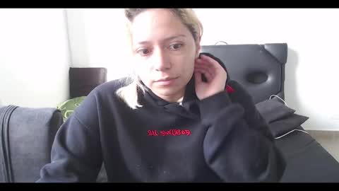 Snapshot of hot_mommymia chatting on February 2025 12:36:01 PM Mia online show from February 2025 12:36:01 PM