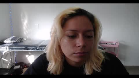 Snapshot of hot_mommymia chatting on March 2025 01:05:02 PM Mia online show from March 2025 01:05:02 PM