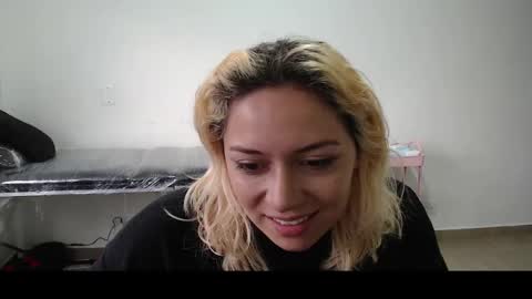 Snapshot of hot_mommymia chatting on March 2025 12:12:01 PM Mia online show from March 2025 12:12:01 PM