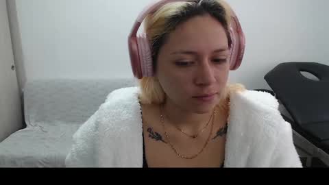 Snapshot of hot_mommymia chatting on March 2025 01:26:02 PM Mia online show from March 2025 01:26:02 PM