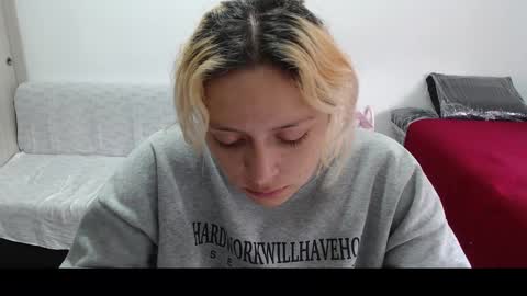 Snapshot of hot_mommymia chatting on March 2025 12:47:01 PM Mia online show from March 2025 12:47:01 PM