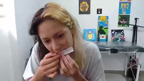 Snapshot of hot_mommymia chatting on September 2025 04:51:02 PM Mia online show from September 2025 04:51:02 PM