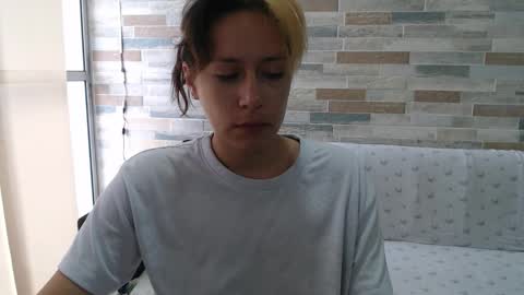 Snapshot of hot_mommymia chatting on September 2025 01:04:01 PM Mia online show from September 2025 01:04:01 PM