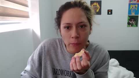 Snapshot of hot_mommymia chatting on October 2025 01:54:01 PM Mia online show from October 2025 01:54:01 PM