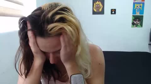 Snapshot of hot_mommymia chatting on October 2025 01:01:01 PM Mia online show from October 2025 01:01:01 PM