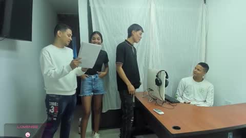 Snapshot of hot_sexmature chatting on November 2025 11:46:02 AM Vanesa Oliver and Andrew online show from November 2025 11:46:02 AM