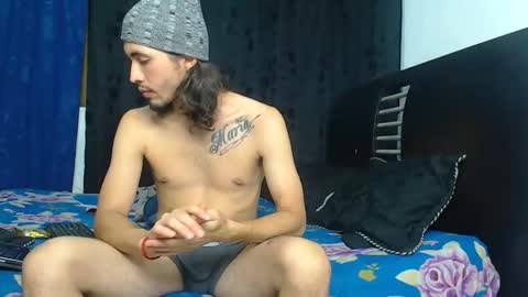 Snapshot of hot_sharks__ chatting on November 2025 04:07:02 AM Hot Sharks online show from November 2025 04:07:02 AM