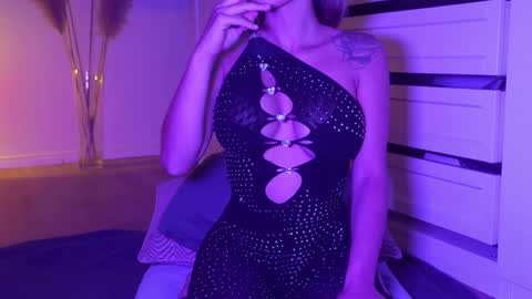 Bella online show from September 2025 04:07:01 PM