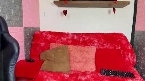 Snapshot of hotcakes_uwu chatting on February 2026 04:02:01 AM Hotcakes online show from February 2026 04:02:01 AM