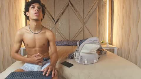 hotcouple_222 online show from May 2026 01:29:02 PM