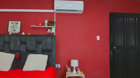 Snapshot of hotfuckers4uu chatting on January 2025 11:30:01 PM felipe marcello online show from January 2025 11:30:01 PM