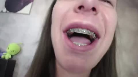 Lia   online show from April 2026 08:01:01 AM